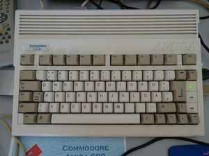 Commodore_Amiga_600_5.jpg