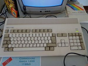 Commodore_Amiga_1200_5.jpg